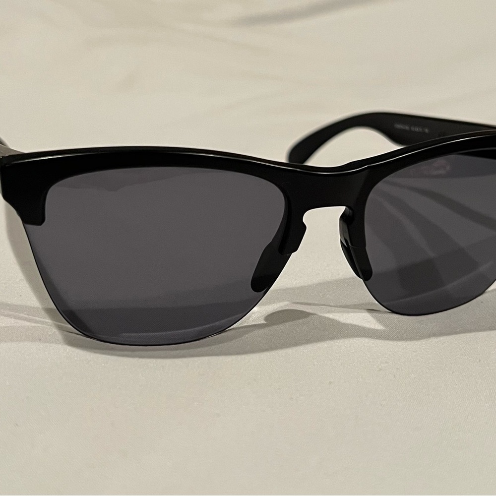 OAKLEY FROGSKINS LITE SUNGLASSES - MATTE BLACK/GREY